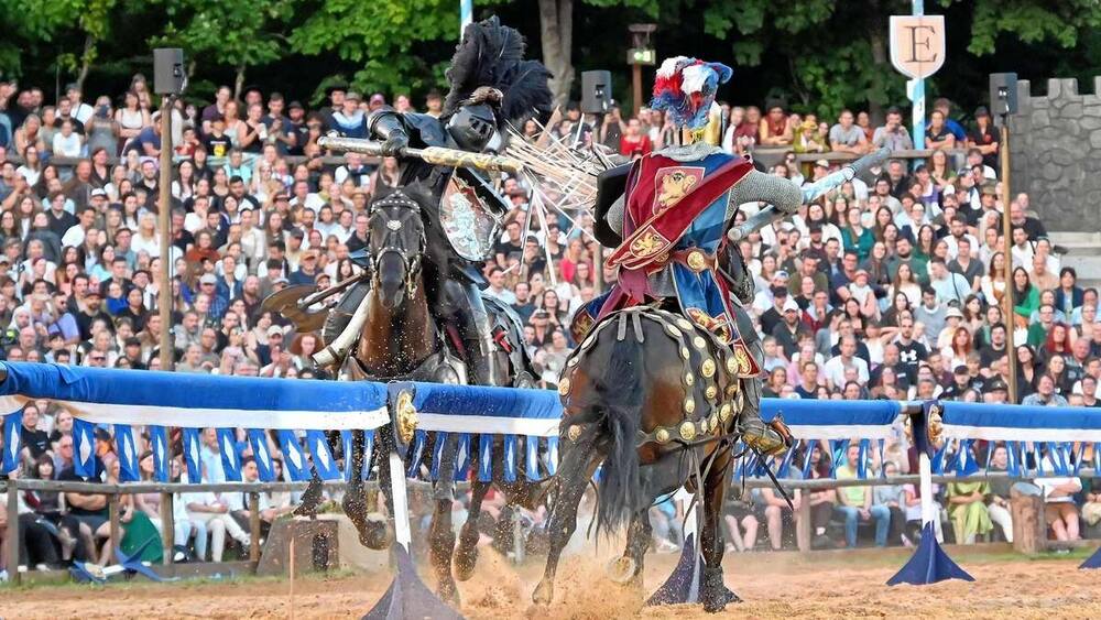 Arenaszene aus Der Ritter mit den goldenen Augen beim Kaltenberger Ritterturnier
