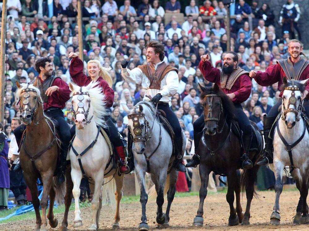 Arenaszene aus Tag der Vergeltung beim Kaltenberger Ritterturnier